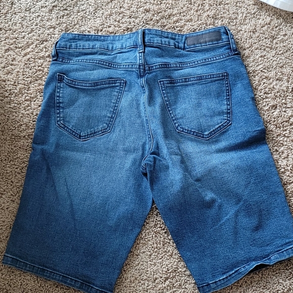 High rise Bermuda shorts - Picture 2 of 2
